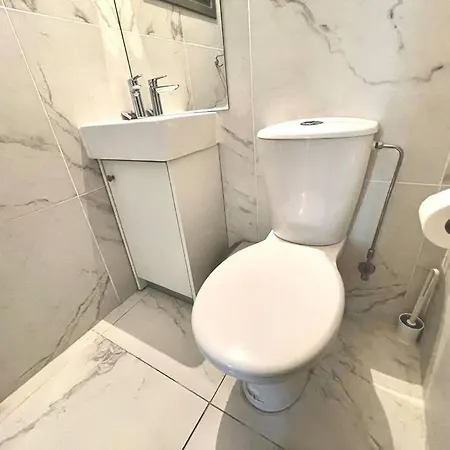 Demetra 1 Bdr Down Town Apartman